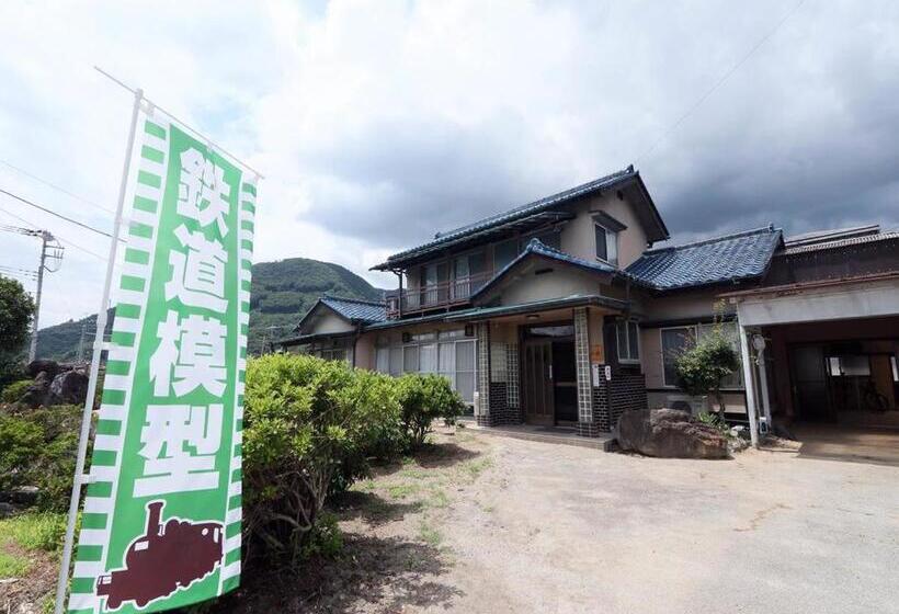 بنسيون Tetsu No Ya Guesthouse For Railfans