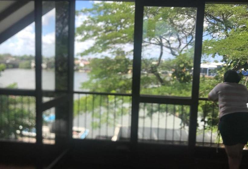 膳宿费 Villa On The Edge