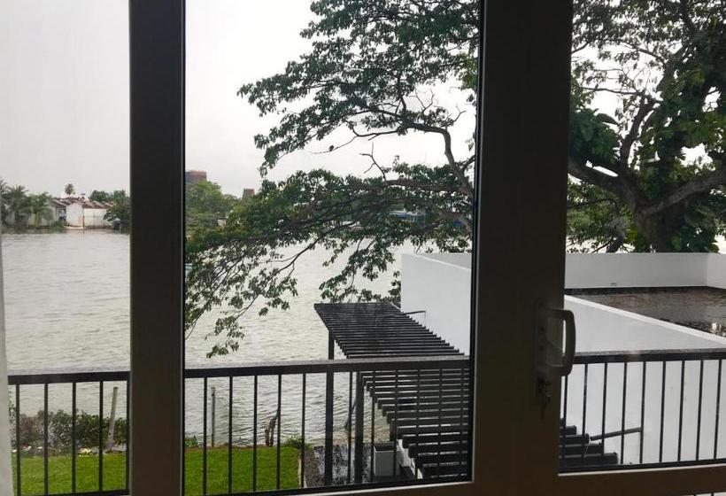 膳宿费 Villa On The Edge