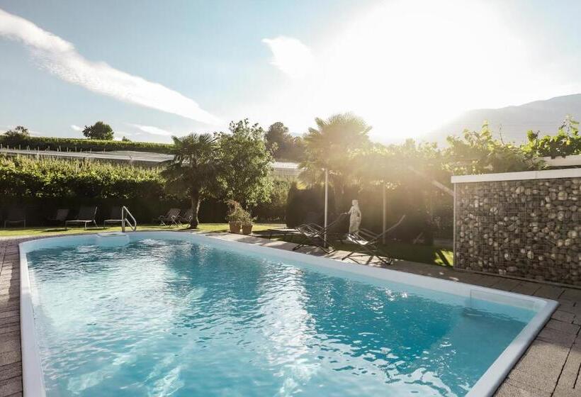 هتل Lingers Suites & Residence