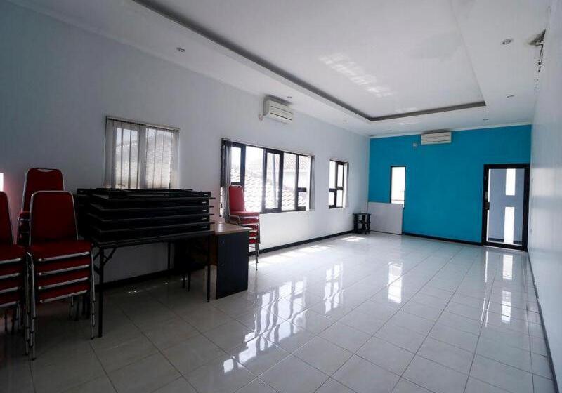 Пансион Reddoorz Plus Near Undip Tembalang