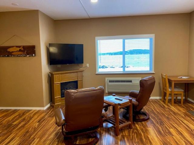 فندق على الطريق The Waterfront At Potlatch