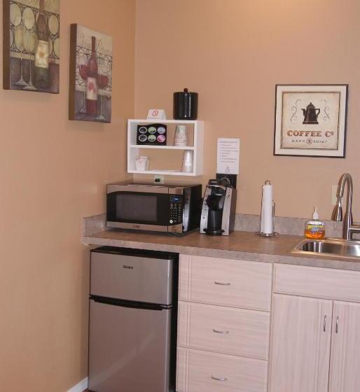 فندق على الطريق The Waterfront At Potlatch