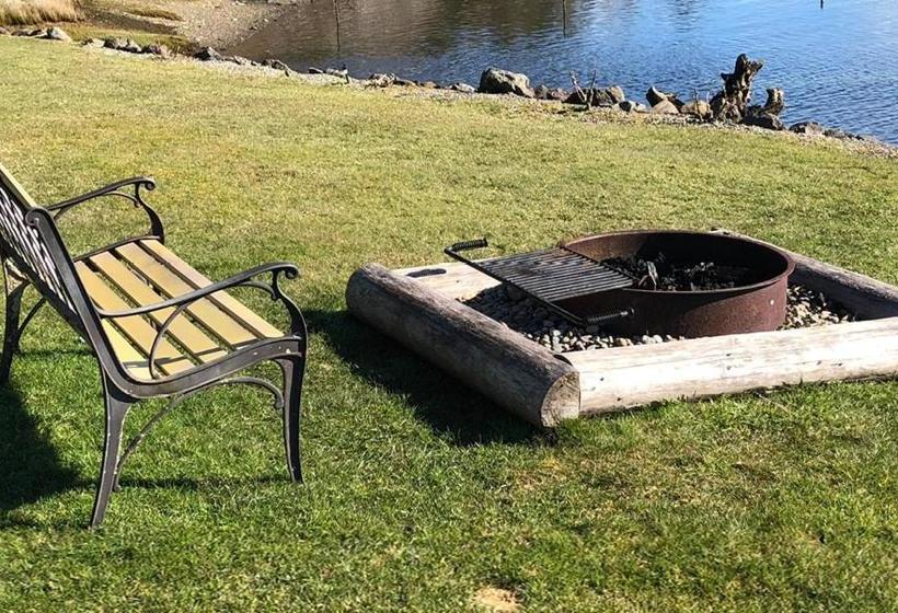 فندق على الطريق The Waterfront At Potlatch