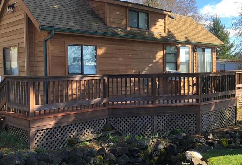 فندق على الطريق The Waterfront At Potlatch