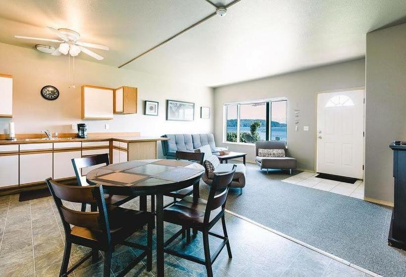 فندق على الطريق The Waterfront At Potlatch