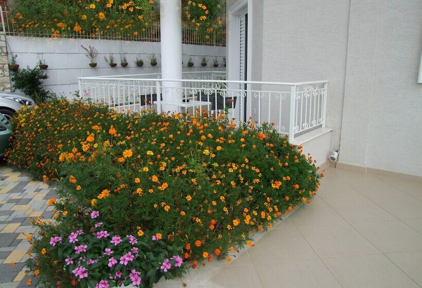 پانسیون Villa August Ksamil