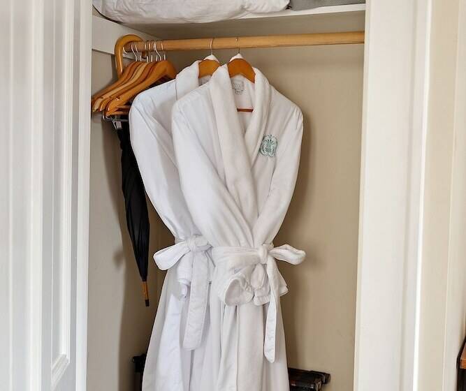 هاستل Mccully House Inn
