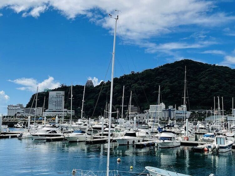 پانسیون Hostel And Cafe Izu No Umi