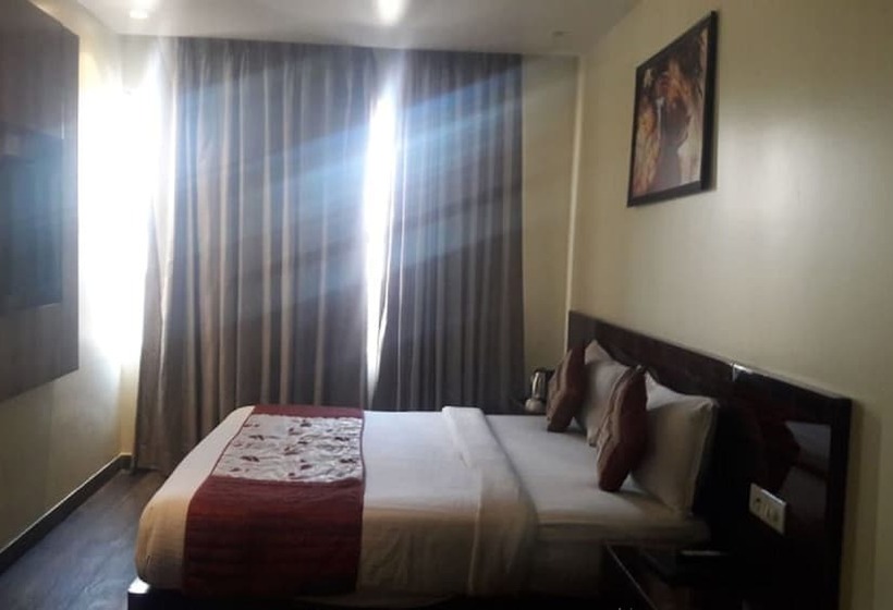 هتل Banz Near Delhi Airport