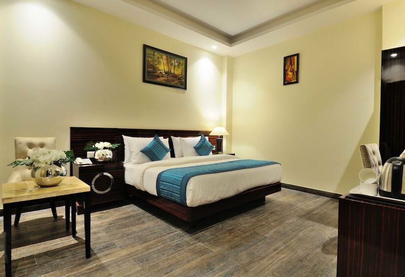 هتل Banz Near Delhi Airport