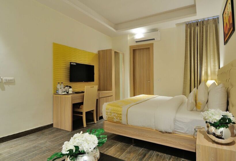 هتل Banz Near Delhi Airport