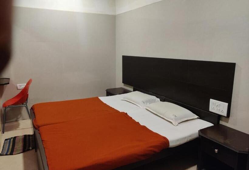 Hotel Sarada Nivas