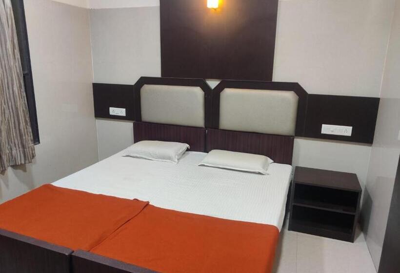 Hotel Sarada Nivas