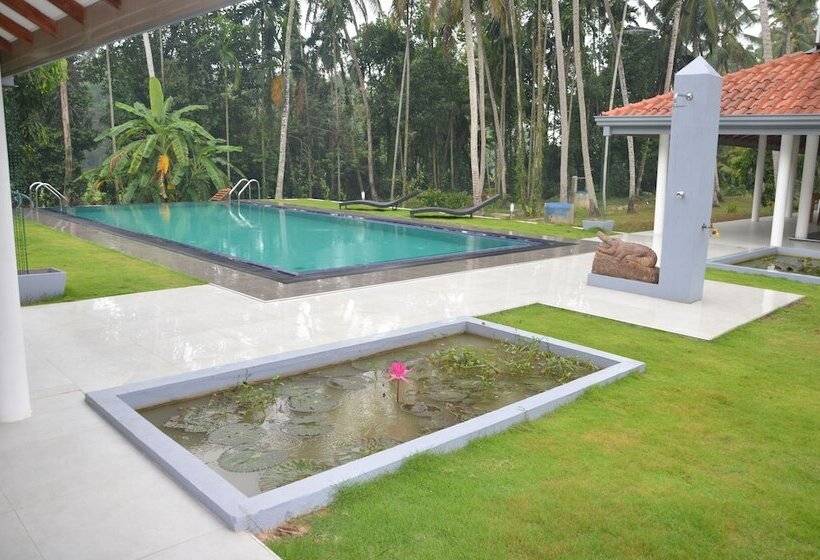 پانسیون Anuhas Airport Villas