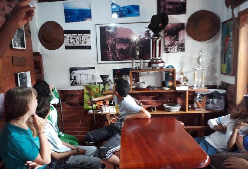 پانسیون Hostal Casa Cultural Mindo