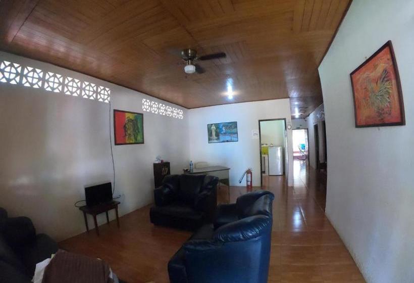 پانسیون Hostal Augustos