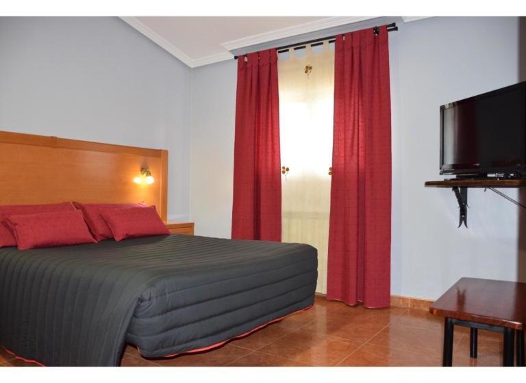 پانسیون Hostal Infante Peñafiel