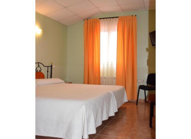 پانسیون Hostal Infante Peñafiel