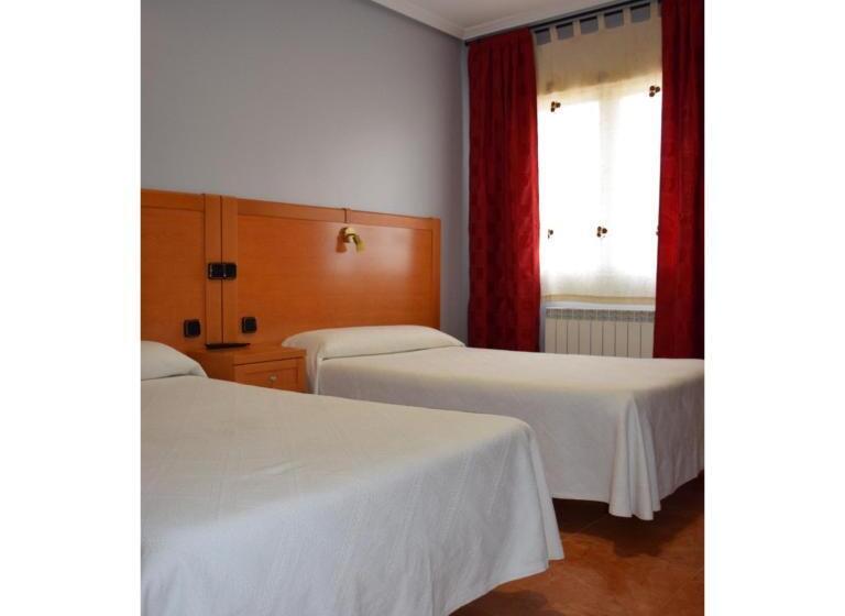 پانسیون Hostal Infante Peñafiel