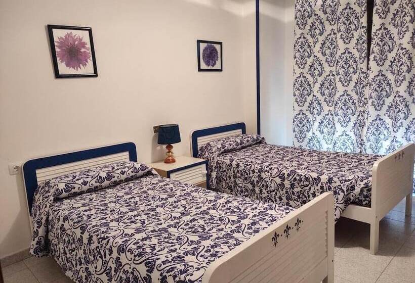 Пансион Hostal Restaurante Tanis