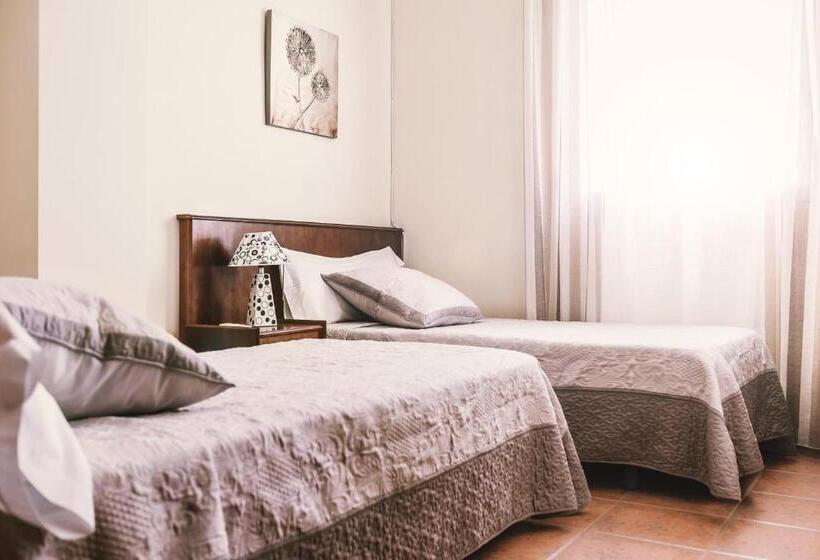 پانسیون Hostal La Laguna