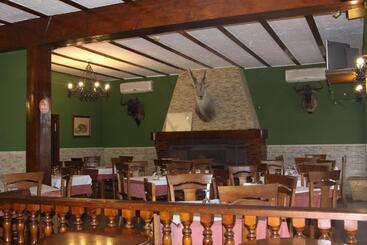 پانسیون Hostal La Zarza