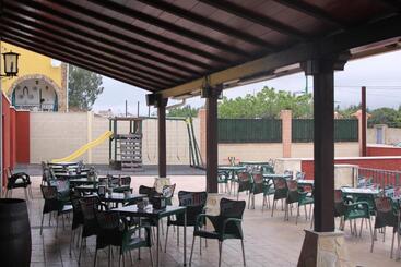پانسیون Hostal La Zarza