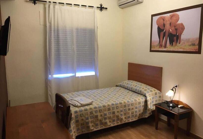 بنسيون Hostal La Zarza