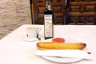 پانسیون Hostal La Zarza