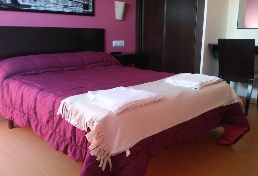 پانسیون Hostal Restaurante Vial
