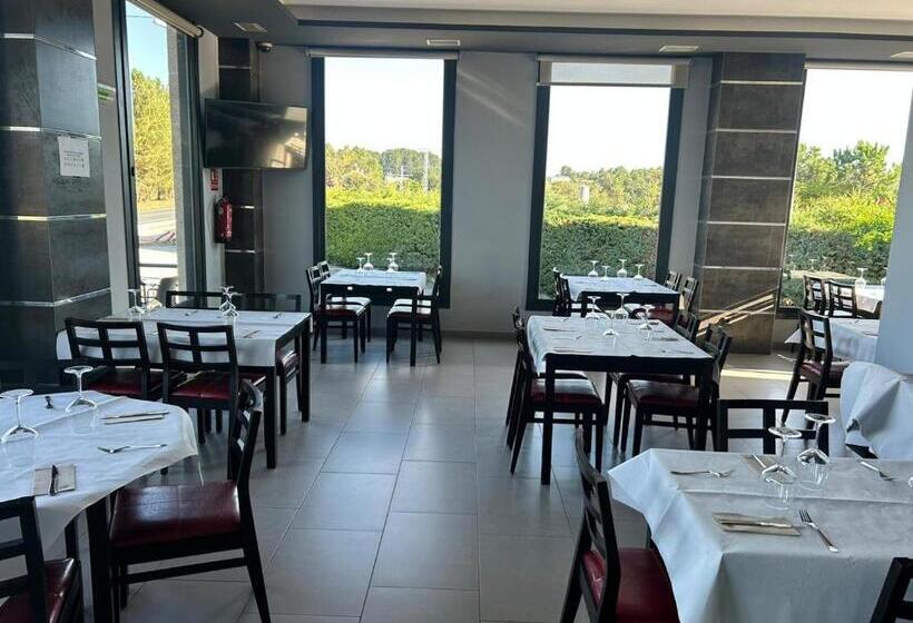 پانسیون Hostal Restaurante Vial