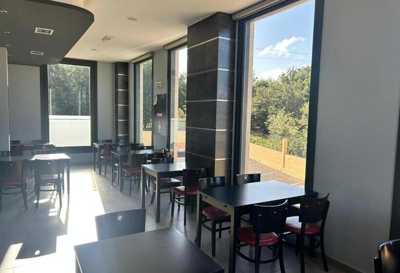 پانسیون Hostal Restaurante Vial