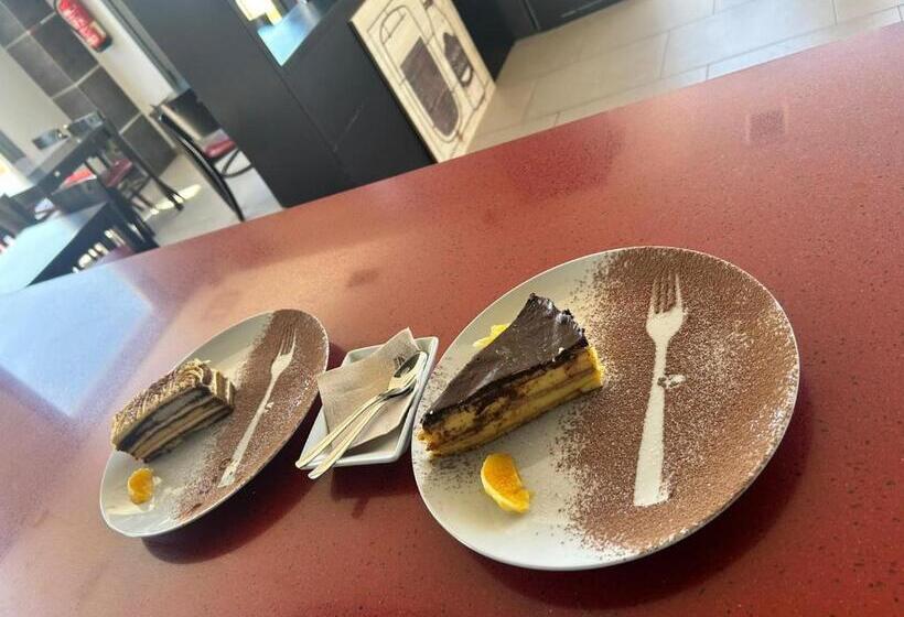 پانسیون Hostal Restaurante Vial