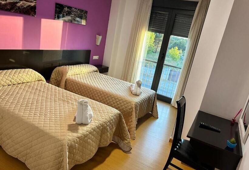 پانسیون Hostal Restaurante Vial