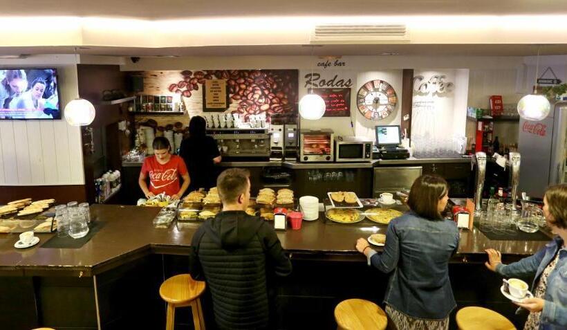 پانسیون Hostal Rodas Pamplona