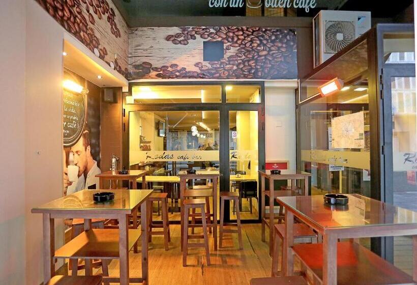 پانسیون Hostal Rodas Pamplona