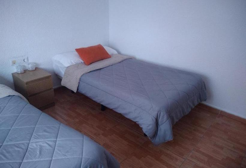 پانسیون Hostal Portucale Badajoz