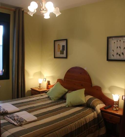 پانسیون Hostal Maury