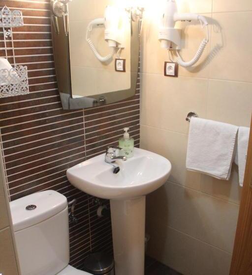 پانسیون Hostal Maury
