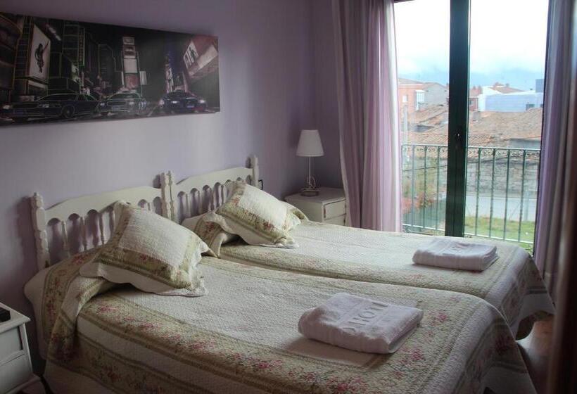 پانسیون Hostal Maury