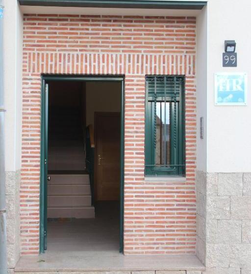 پانسیون Hostal Maury