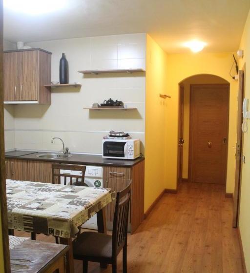 پانسیون Hostal Maury