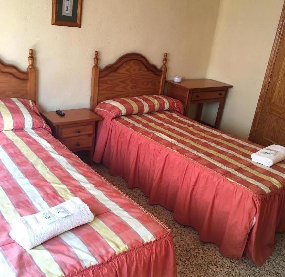 פנסיון Hostal Seseña