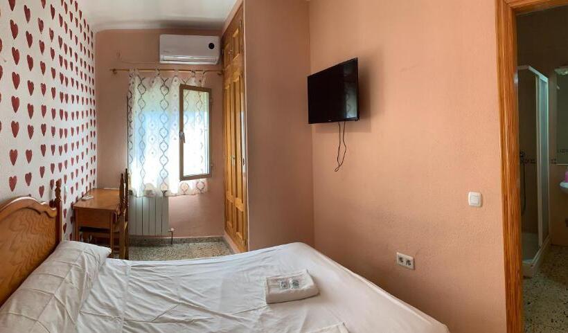 פנסיון Hostal Seseña