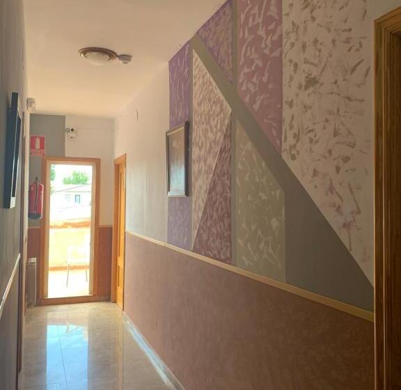 פנסיון Hostal Seseña