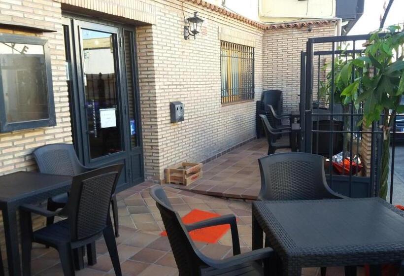 פנסיון Hostal Seseña