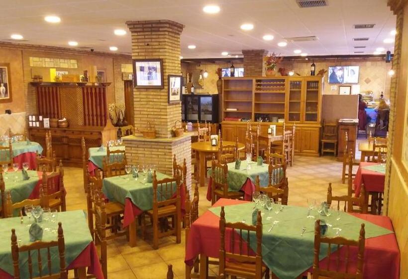 פנסיון Hostal Seseña