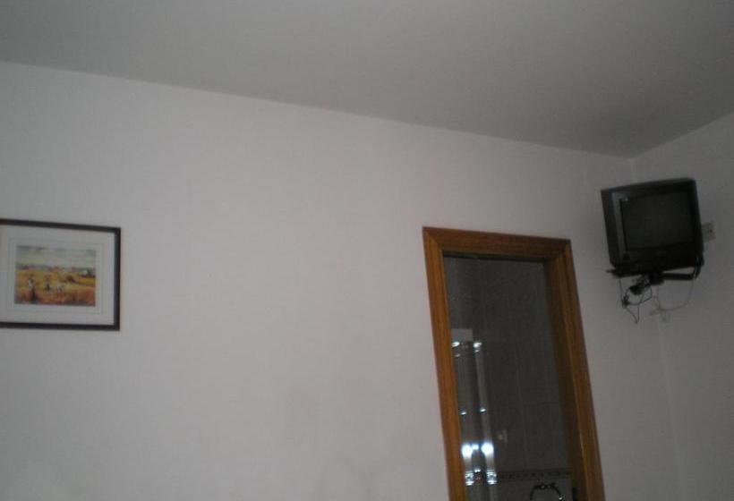 פנסיון Hostal Maurin