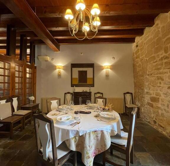 فندق صغير Posada Torre Palacio La Taxuela